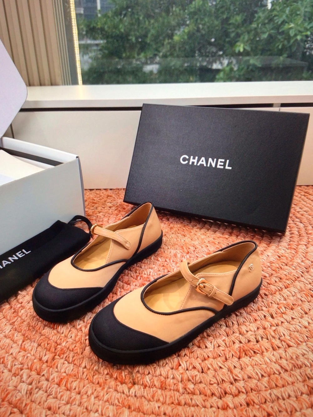 CHANEL Beige and Black Mary Jane Flats with Gold Buckle - Picture 3 of 8